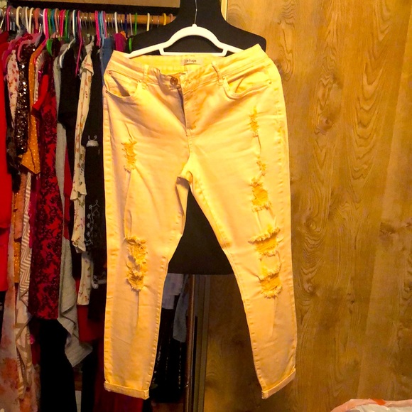 Pretty Peach pair of Women’s Pants by Refuge Size 12, 98% Cotton 2% Spandex - Picture 1 of 17